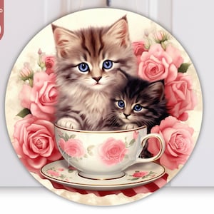 Sinal de porta de gatos redondo PNG, sinal de guirlanda de dia das mães, arquivo digital de cabide de porta de xícara de chá de primavera, design de sinal de boas-vindas da porta da frente, arte de parede de gatinho