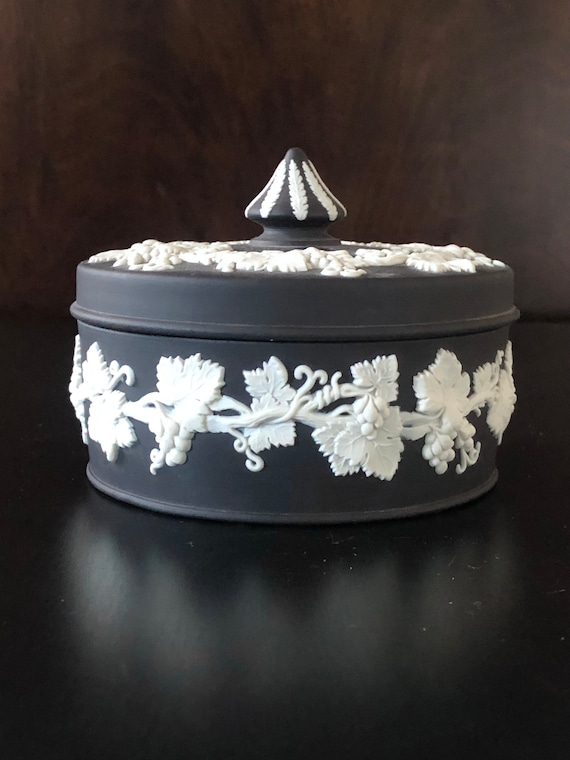 Wedgwood Jasperware black large trinket box