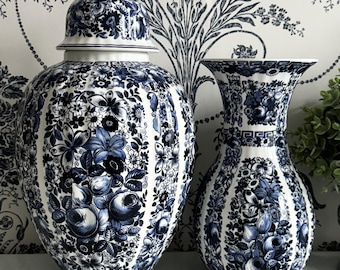 Ballard Designs の青と白のシノワズリスタイルの大きな花瓶、Ballard