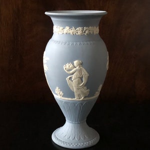 Wedgwood Jasperware blue vase 18,5 cm