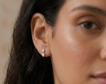 Hartvormige labret oorknop in goud en zilver • Piercingsieraad met hartje van zirkonia • Tragus helix kraakbeen oorknop