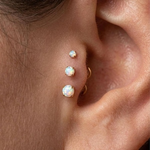 Witte opaal titanium labret piercing FM46 - 2 mm 3 mm 4 mm top - 6 mm 8 mm 10 mm lengte - tragus helix kraakbeenknop