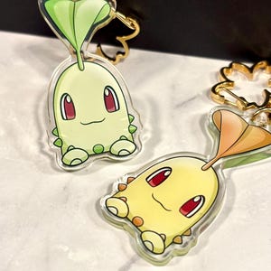 Peeking Double-sided Chikorita Fanart Acrylic Keychain |  Normal & Shiny Charm | Cute 2” Starter Charm for Bags, Keys, and Gifts