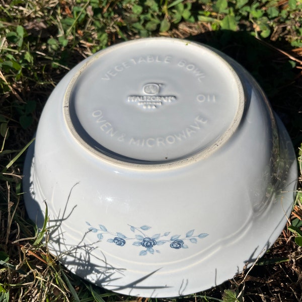 Pfaltzgraff large blue roses Poetry serving/vegetable bowl.