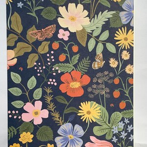 Tarjetas manuscritas con motivos florales de la Marina de Rifle Paper Co.