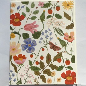 Tarjetas manuscritas con motivos florales blancos de Rifle Paper Co.