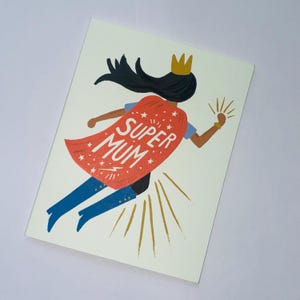 Tarjeta del Día de la Madre escrita a mano por Rifle Paper Co. ¡Supermamá!