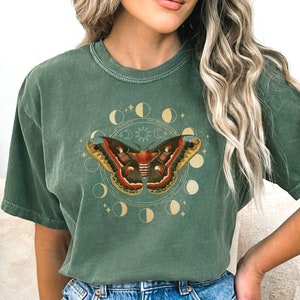 Cecropia Moth Shirt, Comfort Colors, Luna Moth Shirt, Cottagecore Shirt, Dark Academia Shirt, Mystical Shirt, Moon Phase Shirt, Whimsigoth