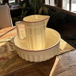 Pitcher and Basin French before 1919
