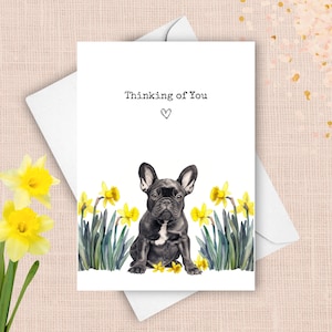 Französische Bulldogge, die an Sie denkt Karte, Haustierhund, der Beifall, Liebesgruß, gelbe Narzissen-Beileidgeschenk, Frühlingsblumen-Aquarellgeschenk sendet