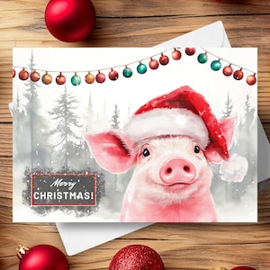 Tarjeta navideña de cerdo, cerdito navideño con gorro de Papá Noel en una escena nevada de invierno, linda ilustración de acuarela como regalo navideño de animales de granja