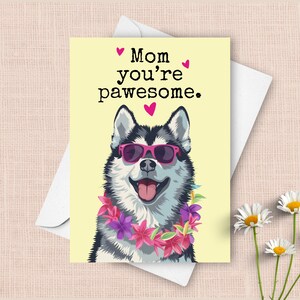 Tarjeta divertida para el Día de la Madre de un husky siberiano, saludos para el Día de la Madre, un regalo con un juego de palabras increíble para mamá, gafas de sol con un perro feliz.