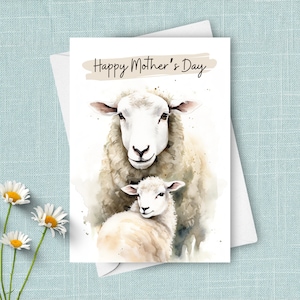 Biglietto per la festa della mamma con pecora, biglietto per la festa della mamma con pecora e agnellino, biglietto di auguri con animali da fattoria, illustrazione originale ad acquerello