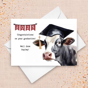 Tarjeta de graduación de vaca, tarjeta personalizada de graduación 2025, graduación de la escuela secundaria, universidad, mascota de felicitaciones de la escuela