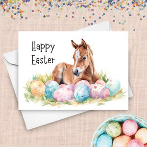 Cartão de Páscoa de bebê cavalo, saudação de potro com ovos de Páscoa em tons pastel, presente fofo de animal de fazenda de primavera, presente adorável de cesta de Páscoa em aquarela