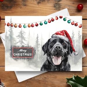 Tarjeta navideña de Labrador negro, Labrador Retriever de feliz Navidad con gorro de Papá Noel en una escena invernal nevada, ilustración de acuarela como regalo navideño