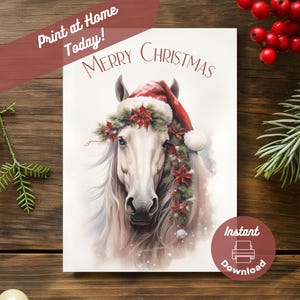 Afdrukbare kerstkaart White Horse, instant digitale download print thuis, aquarel kerstmuts en rode kerstster slinger versierde manen