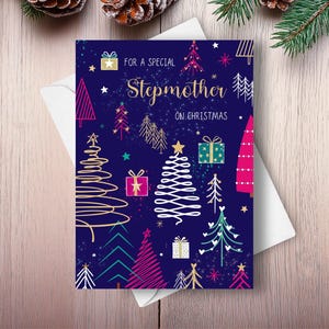 Cartão de Natal para madrasta, Para uma madrasta especial no Natal, Ilustrações minimalistas de árvore de Natal e presentes, Saudação de Natal em família
