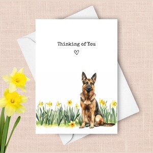 Deutscher Schäferhund, der an Sie Karte denkt, Haustierhund, der Beifall-Liebesgruß, gelbe Narzissen-Beileidsgeschenk, Frühlingsblumen-Aquarellgeschenk sendet