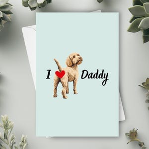 Divertida tarjeta del Día del Padre con un Golden Doodle, de un perro mascota, saludos para el Día del Padre, regalo "Amo a papá", perro feliz con un corazón de trasero.
