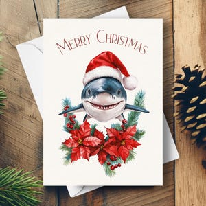 Hai Weihnachtskarte, trägt eine Weihnachtsmütze und rote Weihnachtsstern-Girlande, Weißer Hai Meer Leben Urlaub Geschenk, Aquarell Kunst Illustration
