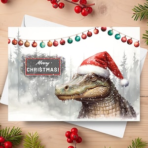 Tarjeta navideña con caimán, divertido gorro de Papá Noel, regalo navideño con caimán, vida salvaje en una escena nevada de invierno, ilustración de arte en acuarela