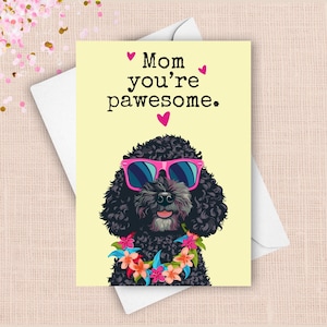 Carte de fête des mères drôle de caniche noir, de chien de compagnie, voeux de bonne fête des mères, cadeau de jeu de mots magnifique pour maman, cadeau de lunettes de soleil de caniche heureux