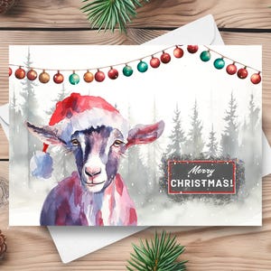 Carte de Noël chèvre, joyeux Noël chèvre portant un bonnet de noel dans une scène hivernale enneigée, cadeau de vacances animaux de la ferme, illustration aquarelle