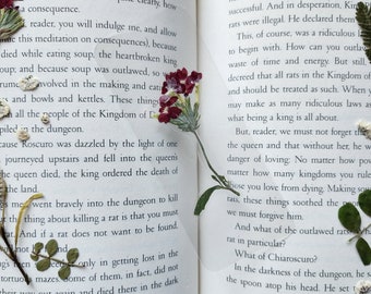 Pressed Red Verbena Flower Bookmark - pressed flower bookmark - Real Botanical Petals - Handcrafted Bookmarker - Unique Gift for Readers