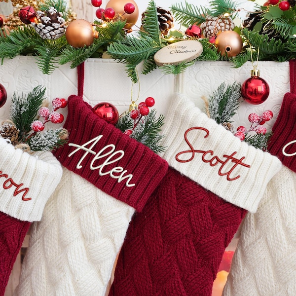 Gebreide kerstsokken 2025, Monogram familie kerstsokken cadeaus, Geborduurde kerstsokken, Kerstsokken met naam