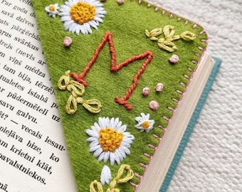 Personalized Hand Embroidered Corner Bookmark - Shipping from USA - 26 Letters and 4 Seasons - Felt Triangle Page Stitched Corner Bookmark