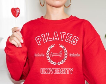 Sudadera de la Universidad de Pilates, suéter de estudio de Pilates, suéter para instructor de Pilates o regalo de equipo, sudadera universitaria divertida
