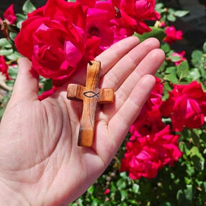 Cruces de la Trinidad: Cruces de bolsillo de madera hechas a mano para la oración, el consuelo, la fe y la reflexión.