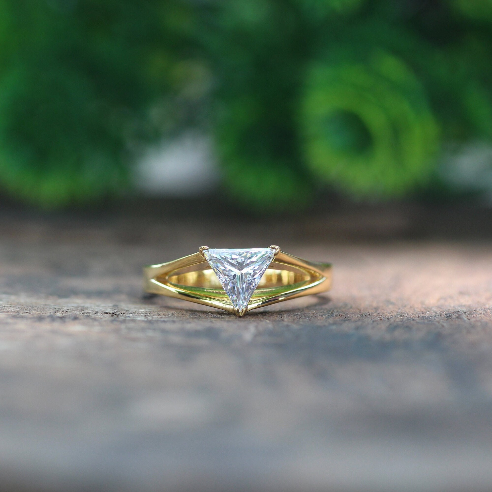 Triangolo - 14K Gold Triangle Diamond Ring – Dual Jewellery