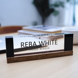 Minimalist acrylic desk nameplate with wooden base,Graduation desk nameplate,Graduation gift,refined office essential,elevate your workspace zdjęcie 7