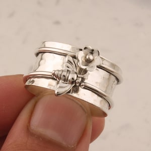 Honey Bee Spinner Ring: Hammered 925 Sterling Silver, Flower Accent