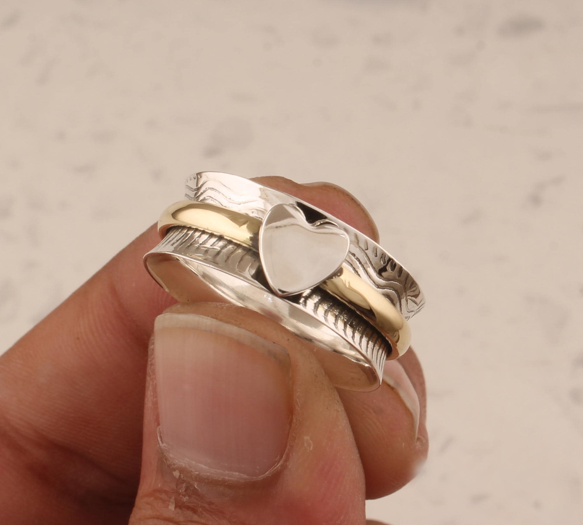 925スターリングシルバーのハートスピナーリング：不安を癒すフィ 