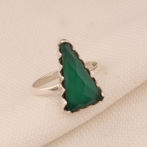 Handmade Green Onyx 925 Sterling Silver Ring: Triangle Gemstone