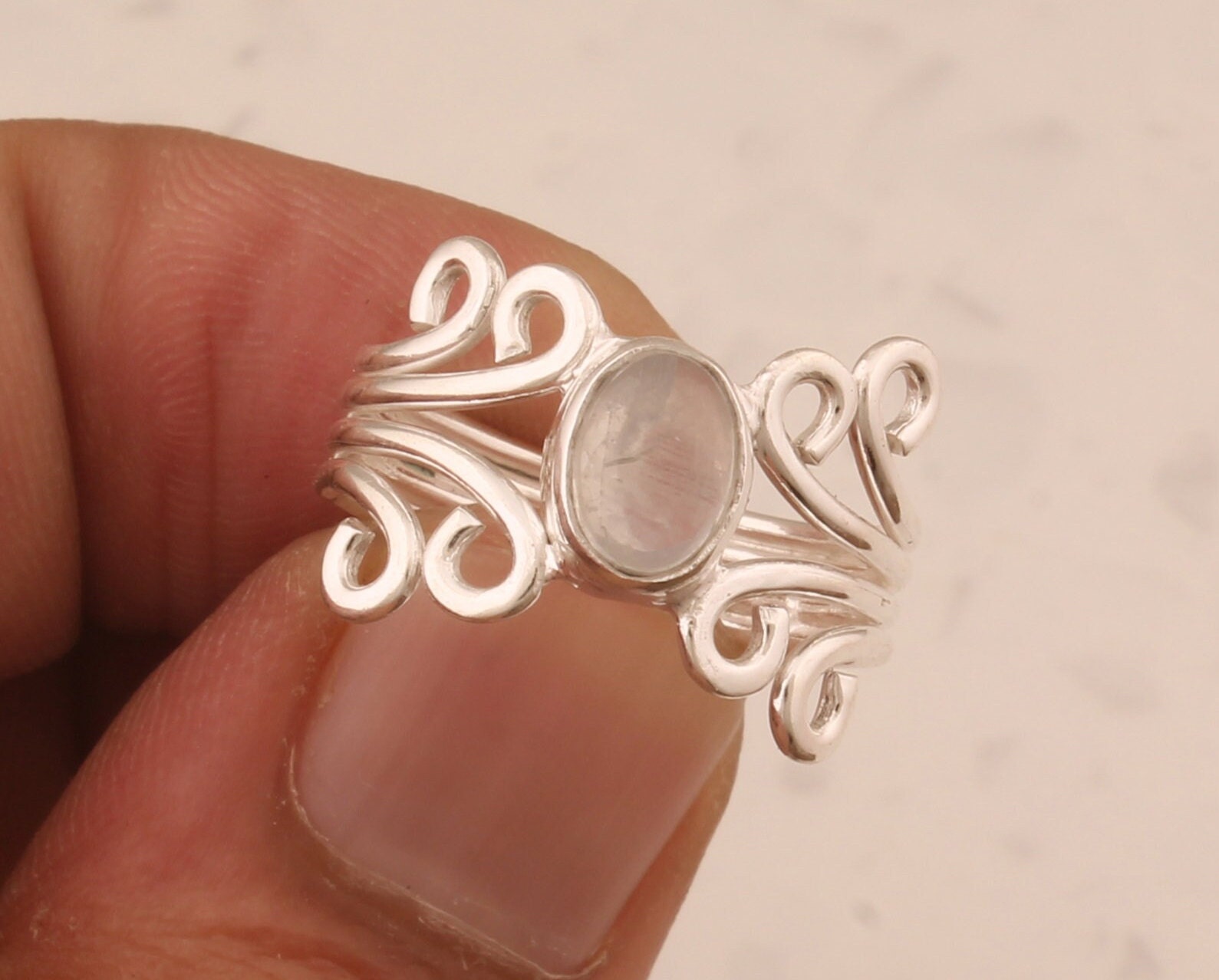 レインボームーンストーンスターリングシルバーリング：ハンドメイドの