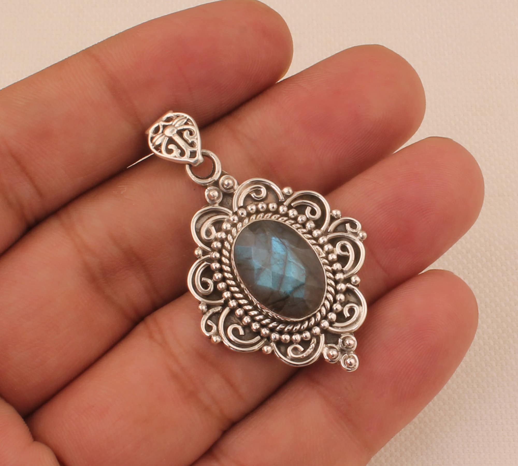 ハンドメイドスターリングシルバーラブラドライトペンダントネックレス