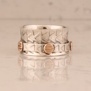 Coin ring spinner best sale