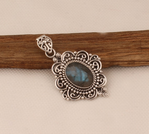 ハンドメイドスターリングシルバーラブラドライトペンダントネックレス