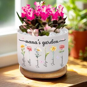 Custom Grandma&#39;s Garden Plant Pot, Custom Family Birth Flowers Planter, Gift for Grandma, Mothers Day Gift, Flower Pot, Gardener Gift