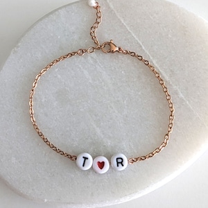 Pulsera inicial personalizada para ella, pulsera apilable, pulsera de amor personalizada de oro rosa, pulsera de letra minimalista, regalo delicado para novia