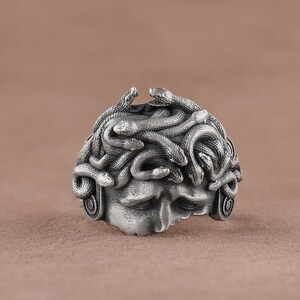 Broken Medusa Head Signet Ring, Oxidized Sterling Silver Mens Statement Ring, Gorgon Medusa Mythology Ring for Him, Unique Thumb Rings