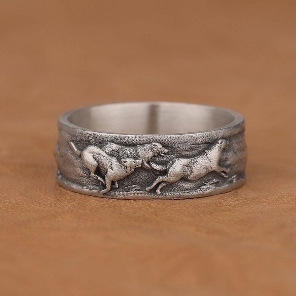 Laufende Wölfe in der Wildnis Band Ring in Sterling Silber, Handgefertigter Statement Ring, Personalisierter Einzigartiger Tier Schmuck