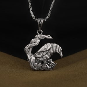 Sterling zilveren raaf op de tak ketting, Noords symbool van profetie en bescherming charme hanger, geoxideerde mythologische dierensieraden