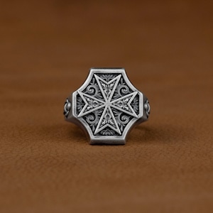 Malteserkreuz-Männerring, Sterlingsilber-handgemachter Malteserkreuz-Blumensiegelring, christlicher männlicher Ring mit viktorianischem Motiv, religiöser Ring