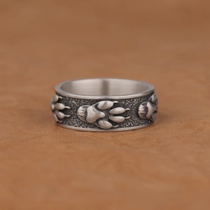 Lovely Puppy Paw Prints Band Ring in 925 Sterling Silver, Nature Inspired Oxidized Quality Jewelry as a Gift for Animal Lovers and Friends