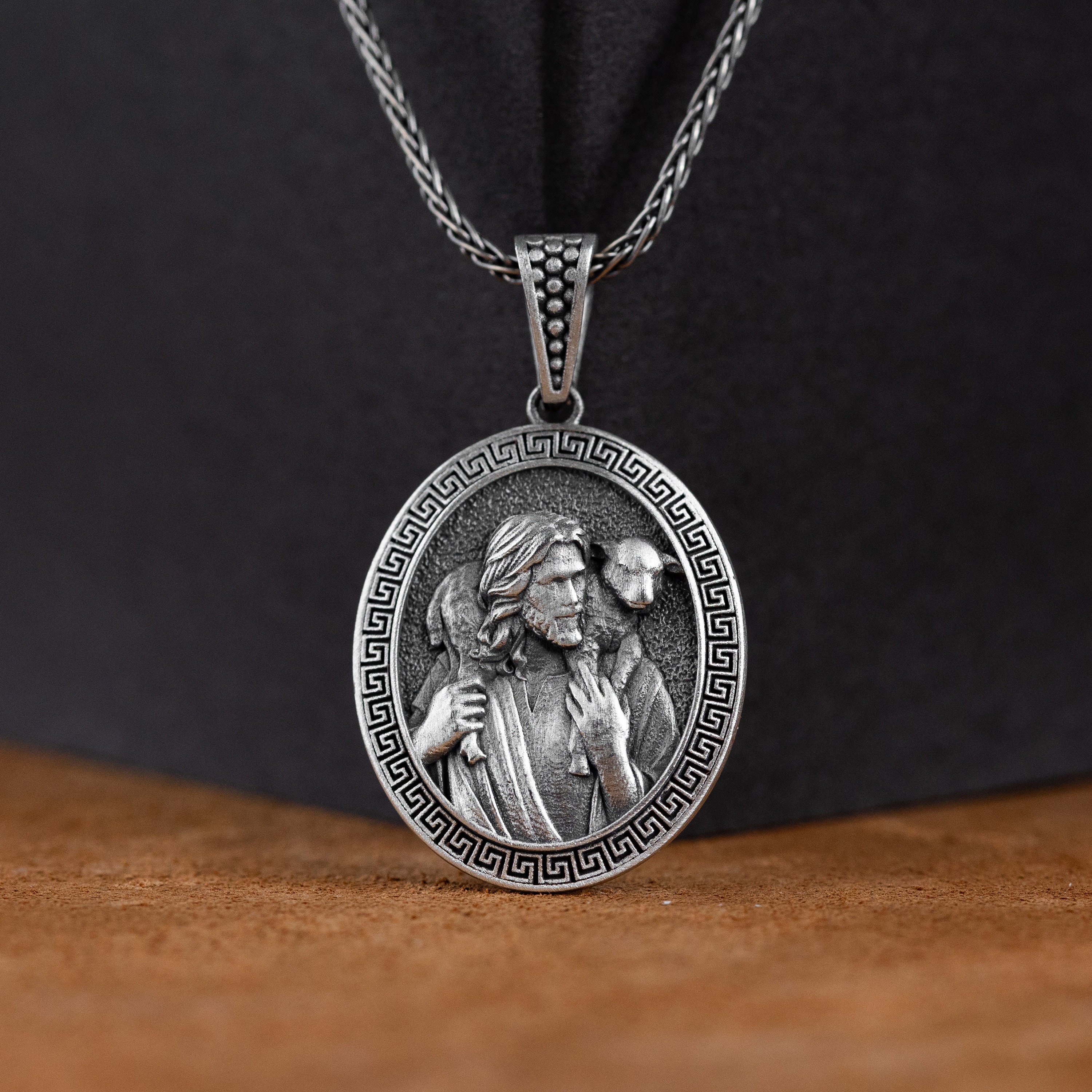 イエスの羊飼いのシルバーネックレス、シルバーカトリックペンダント